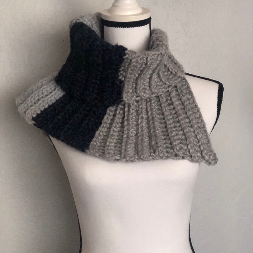 SPLIT COWL NECK WARMER - Picture 3 of 5